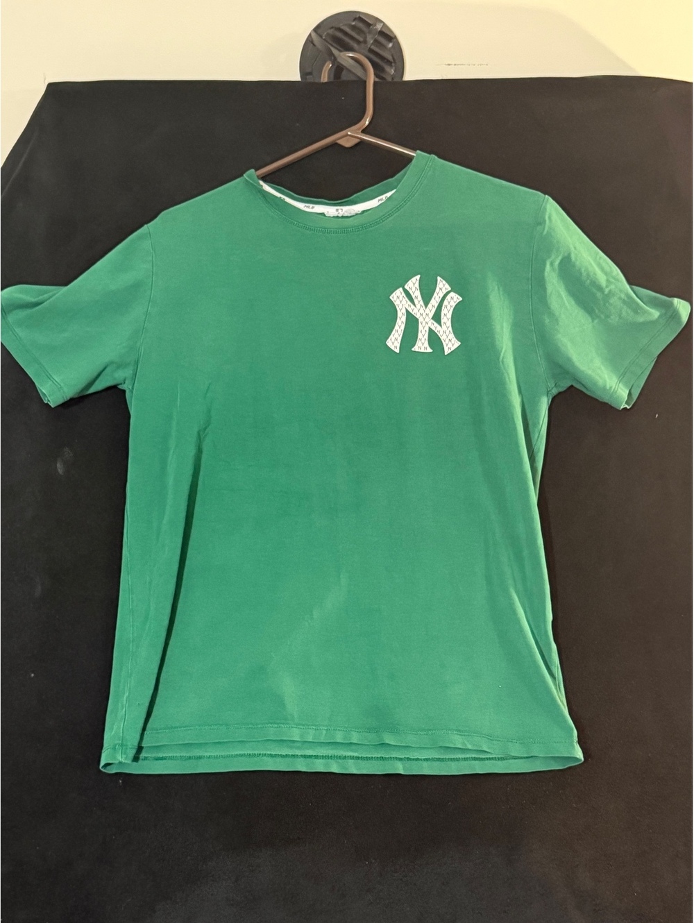 MLB New York Yankees Green Graphic Logo T-Shirt